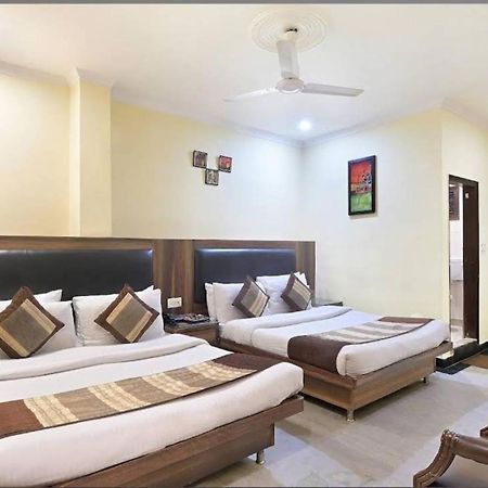 Hotel Perfect Spot- Main Bazar - Walking Metro Station New Delhi Bagian luar foto