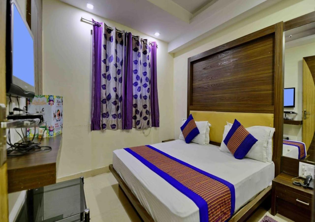 Hotel Perfect Spot- Main Bazar - Walking Metro Station New Delhi Bagian luar foto