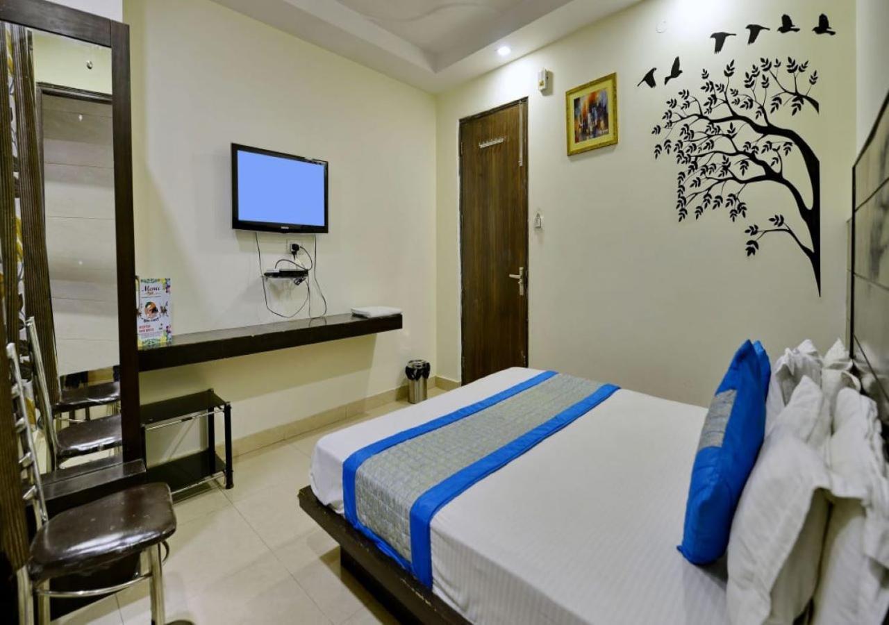 Hotel Perfect Spot- Main Bazar - Walking Metro Station New Delhi Bagian luar foto