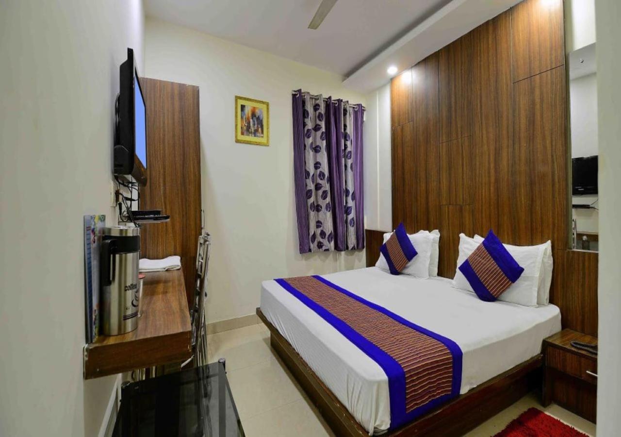 Hotel Perfect Spot- Main Bazar - Walking Metro Station New Delhi Bagian luar foto