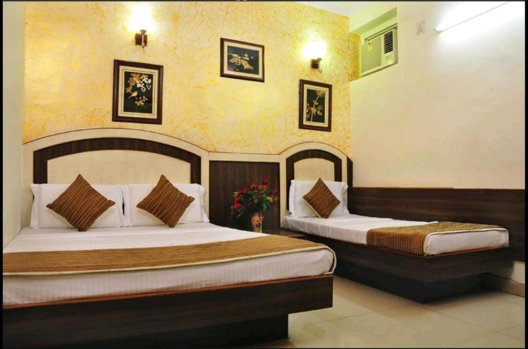 Hotel Perfect Spot- Main Bazar - Walking Metro Station New Delhi Bagian luar foto